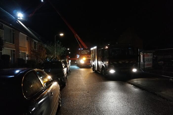 Brandweer blust schoorsteenbrand