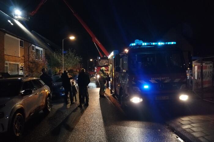 Brandweer blust schoorsteenbrand