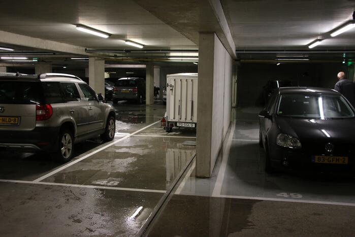 Brandende boiler zorgt voor wateroverlast in pand en parkeergarage
