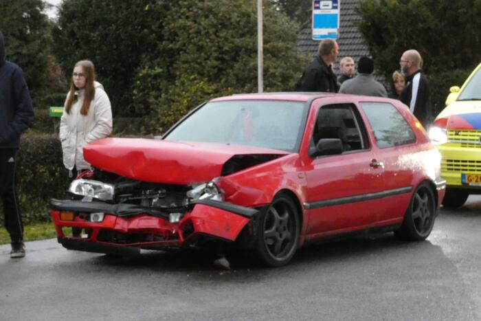 Drie auto's betrokken bij kop-staart aanrijding