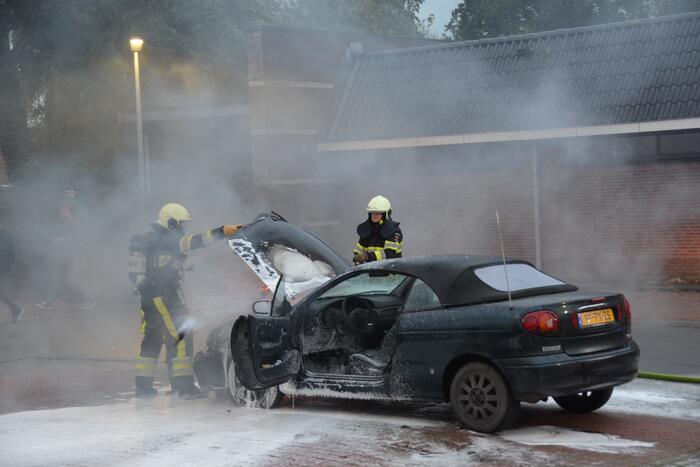 Veel rook bij autobrand