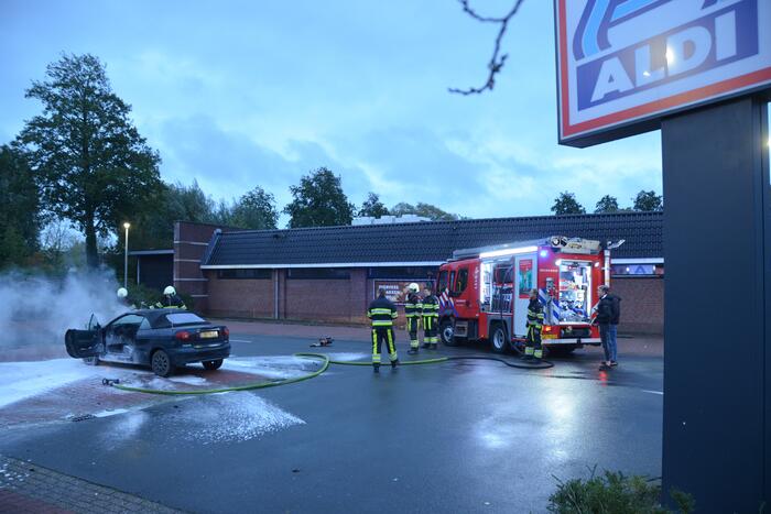 Veel rook bij autobrand
