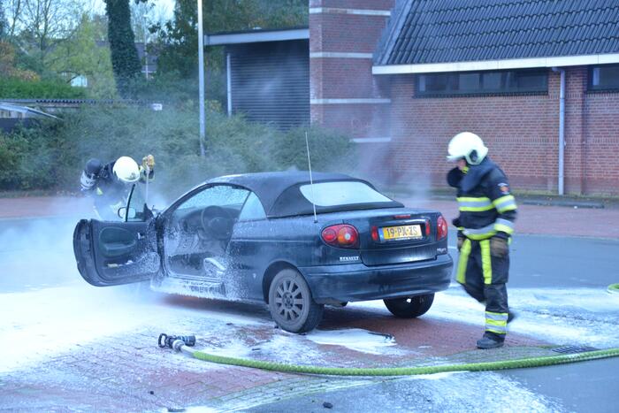 Veel rook bij autobrand