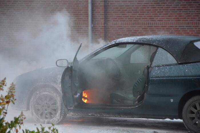 Veel rook bij autobrand