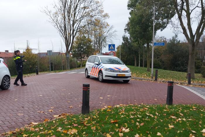 Twee auto's bertokken bij kop-staart botsing