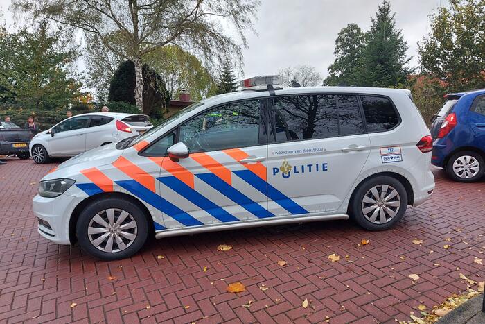 Twee auto's bertokken bij kop-staart botsing