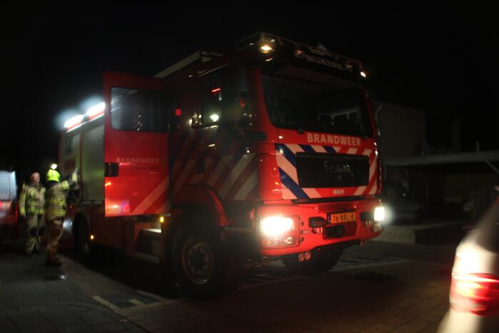 Huisje in speeltuin vat vlam