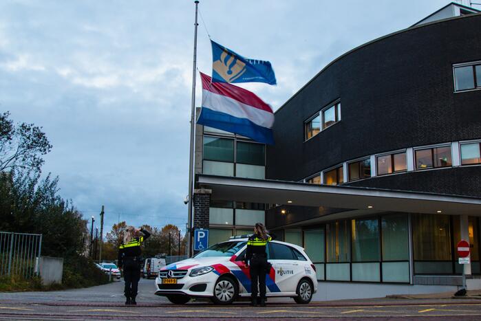 Vlag halfstok en eerbetoon voor overleden politieagent Jeroen Leuwerink (28)