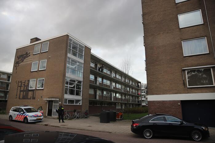 Politie doet inval in appartementencomplex