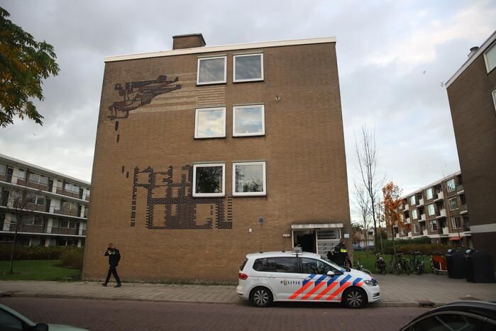 Politie doet inval in appartementencomplex