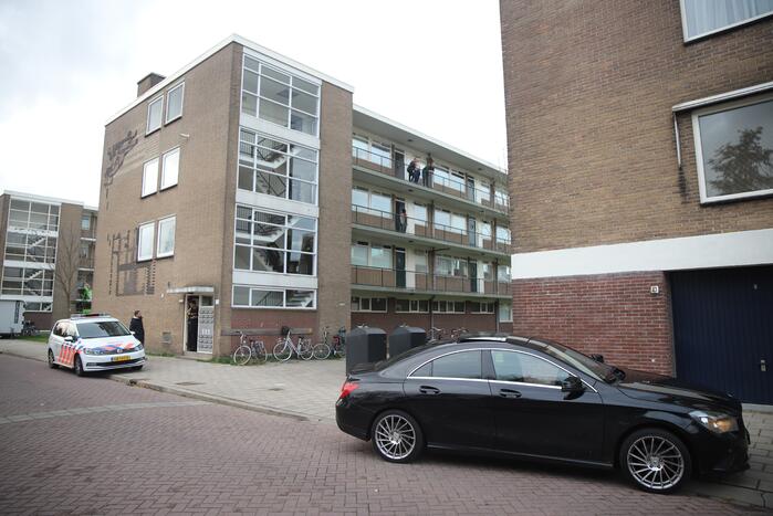 Politie doet inval in appartementencomplex