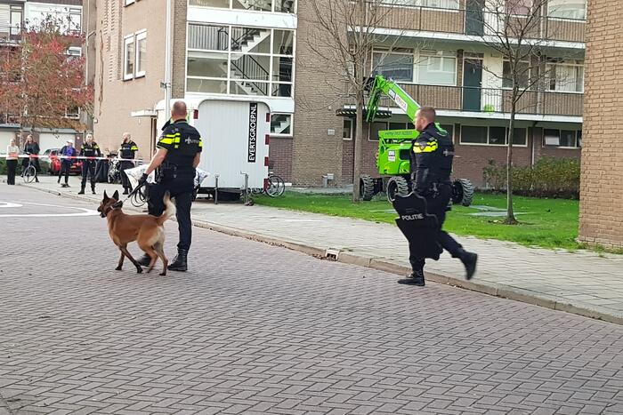 Politie doet inval in appartementencomplex