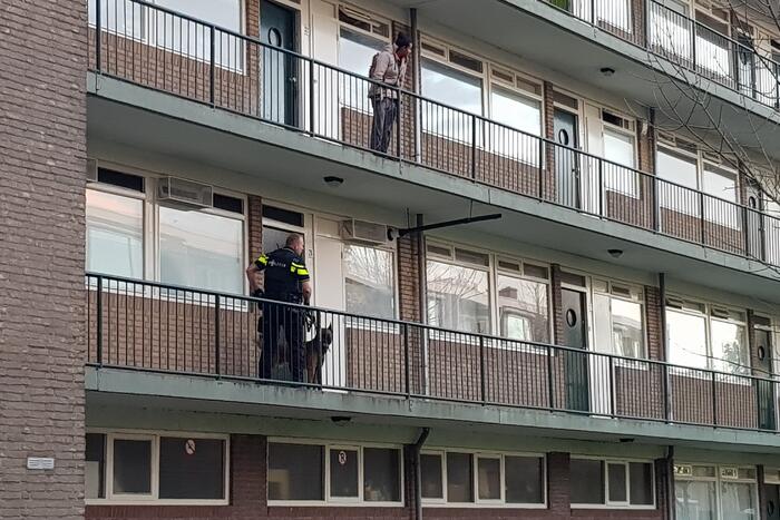 Politie doet inval in appartementencomplex