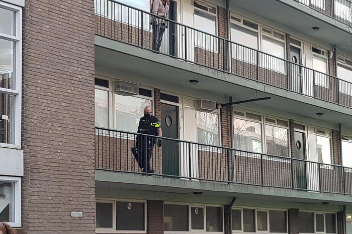 Politie doet inval in appartementencomplex