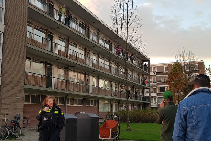 Politie doet inval in appartementencomplex