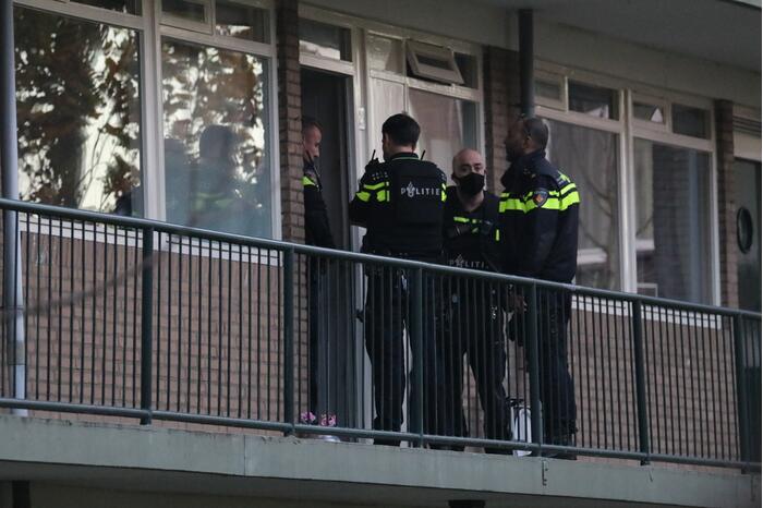 Politie doet inval in appartementencomplex