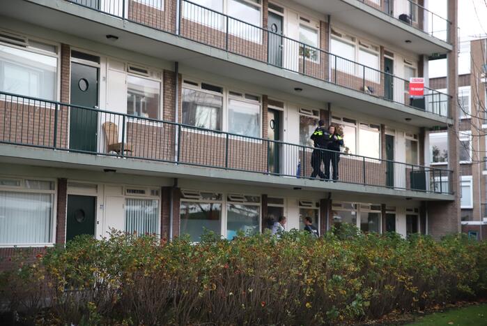 Politie doet inval in appartementencomplex