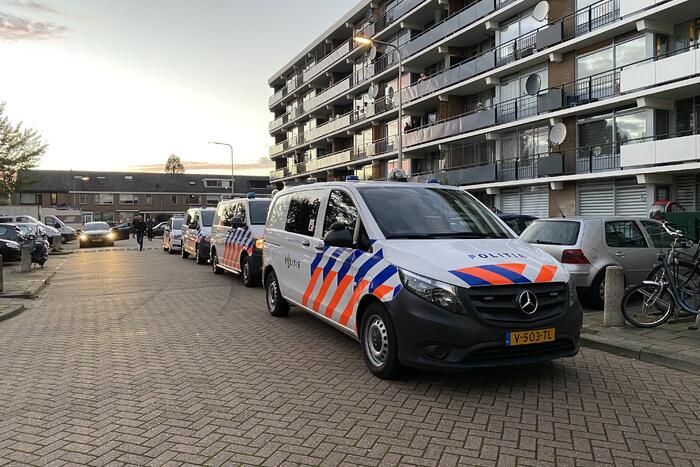 Politie doet inval in appartementencomplex
