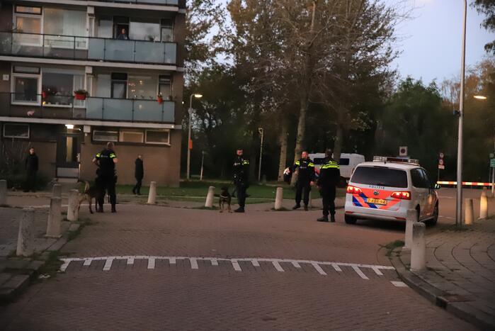 Politie doet inval in appartementencomplex