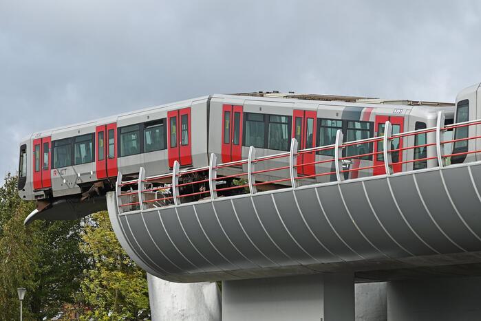 Metro schiet door stootblok