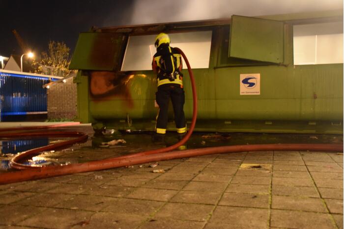 Brand in grote papiercontainer