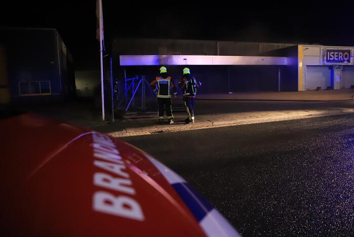 Grote brand in ijzerwarenhandel pand