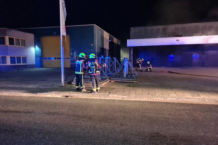 Grote brand in ijzerwarenhandel pand