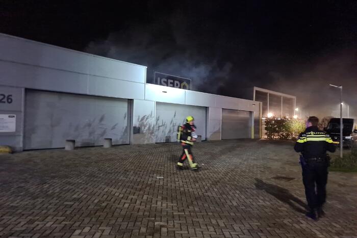 Grote brand in ijzerwarenhandel pand