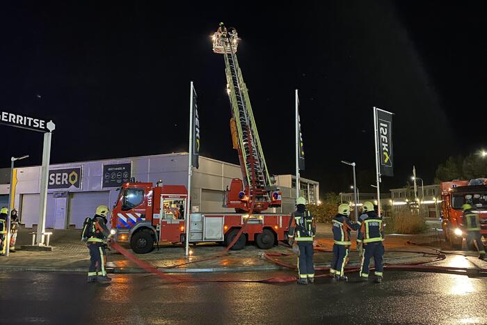 Grote brand in ijzerwarenhandel pand