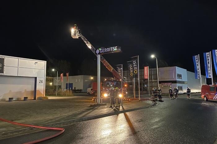 Grote brand in ijzerwarenhandel pand