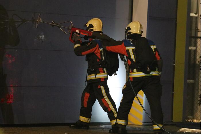 Grote brand in ijzerwarenhandel pand