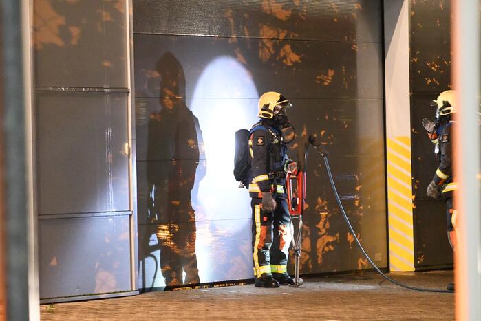 Grote brand in ijzerwarenhandel pand