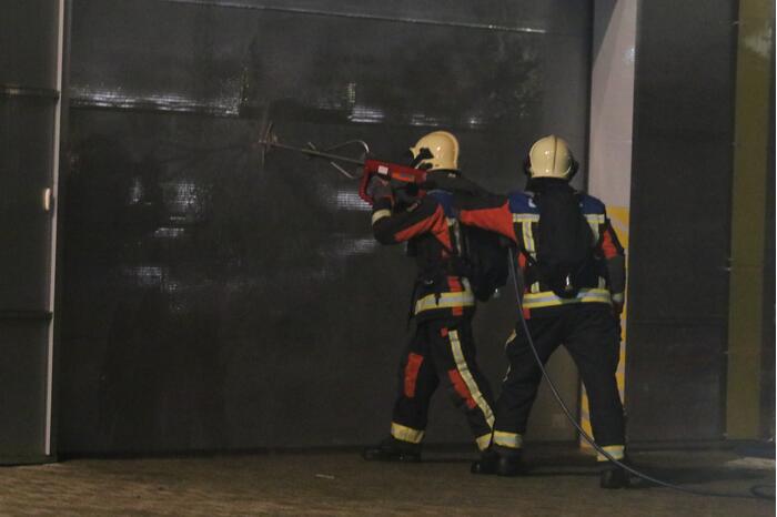 Grote brand in ijzerwarenhandel pand