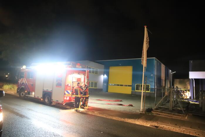 Grote brand in ijzerwarenhandel pand