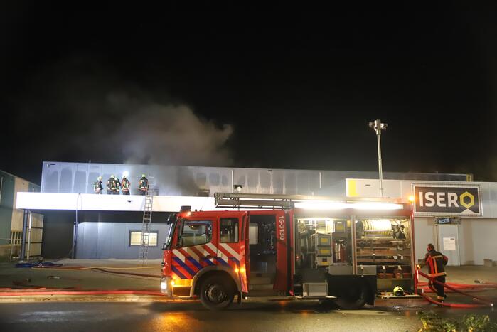 Grote brand in ijzerwarenhandel pand