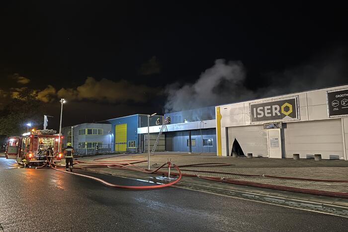 Grote brand in ijzerwarenhandel pand