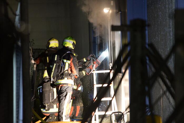 Grote brand in ijzerwarenhandel pand
