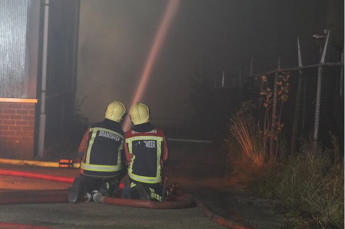 Grote brand in ijzerwarenhandel pand
