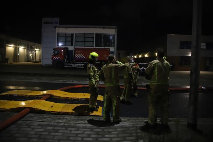 Grote brand in ijzerwarenhandel pand
