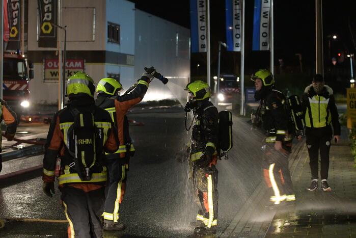 Grote brand in ijzerwarenhandel pand