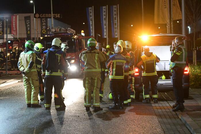 Grote brand in ijzerwarenhandel pand