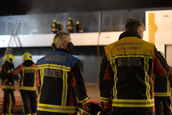 Grote brand in ijzerwarenhandel pand