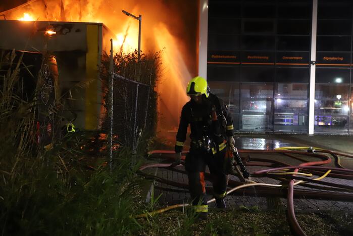Grote brand in ijzerwarenhandel pand