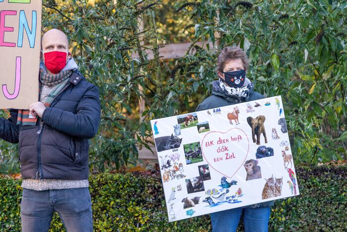 Protestactie tegen doodgeschoten chimpansees DierenPark Amersfoort