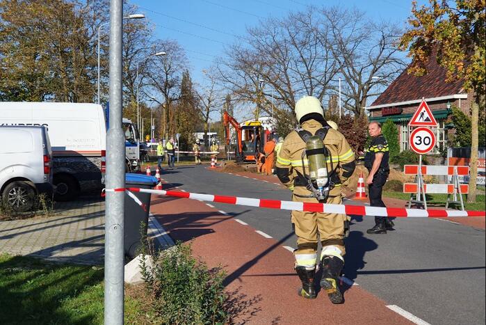 Weg afgesloten na gaslekkage door graafwerkzaamheden