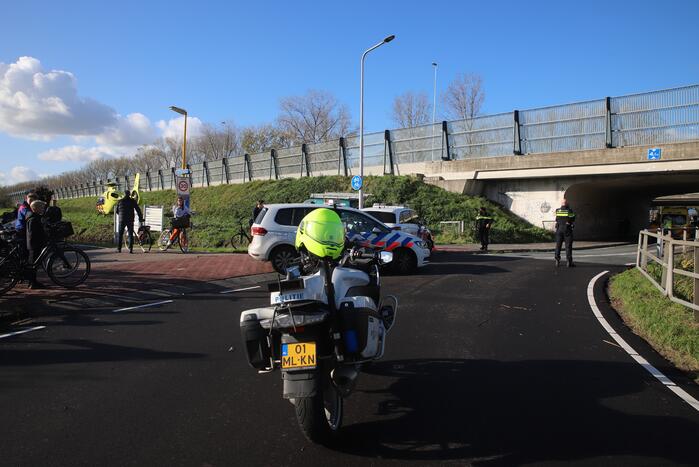 Traumahelikopter landt naast snelweg voor ernstig ongeval