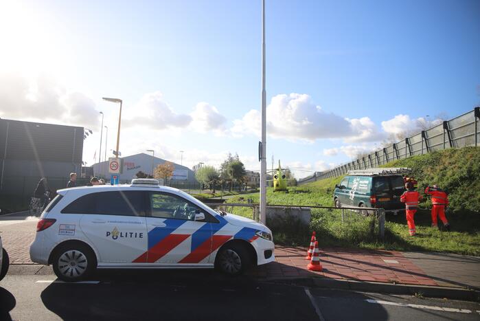 Traumahelikopter landt naast snelweg voor ernstig ongeval