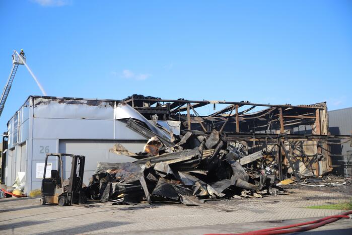 Day after grote brand ijzerwarenbedrijf Isero