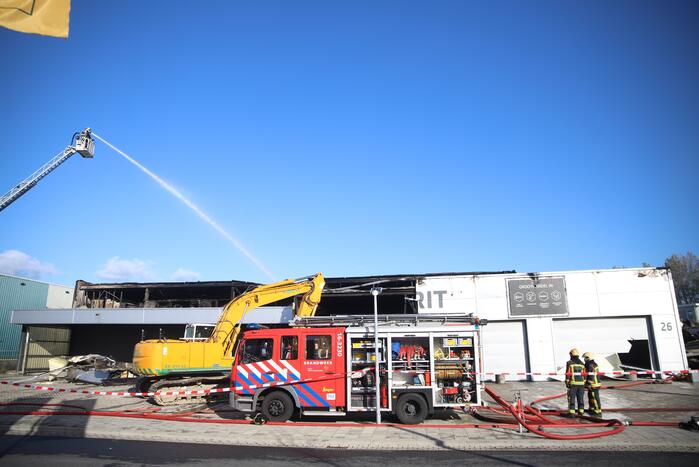 Day after grote brand ijzerwarenbedrijf Isero