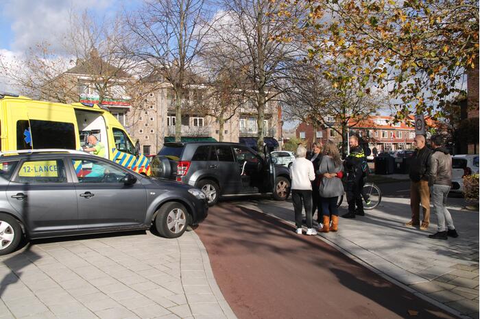 Kind op fiets gewond na botsing met auto